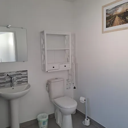 Bed & Breakfast D'hotes Chateau Pierre De Montignac Civrac-en-Medoc