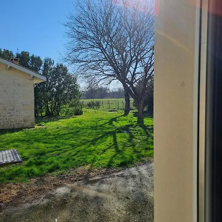 D'hotes Chateau Pierre De Montignac Bed & Breakfast