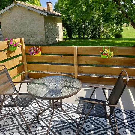 D'hôtes Château Pierre De Montignac Couette-café