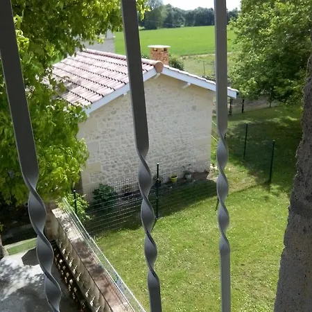 D'hôtes Château Pierre De Montignac Couette-café 3*
