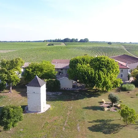 D'hotes Chateau Pierre De Montignac Bed & Breakfast 3*