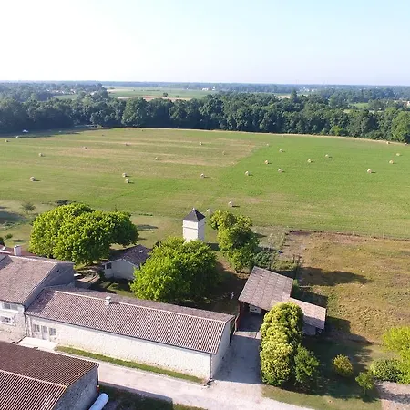 D'hotes Chateau Pierre De Montignac Bed & Breakfast Civrac-en-Medoc