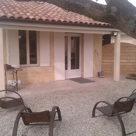 D'hotes Chateau Pierre De Montignac Bed & Breakfast