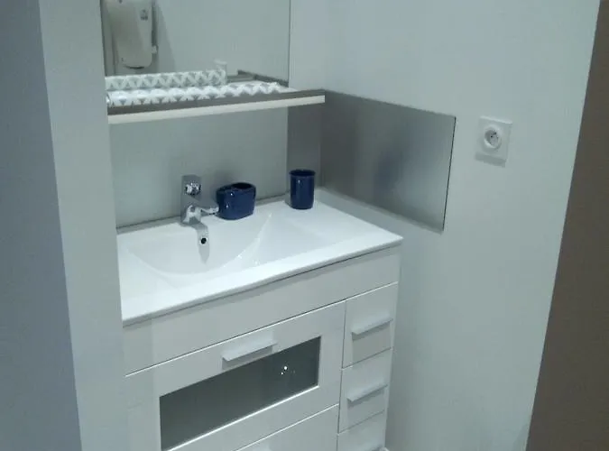 D'hotes Chateau Pierre De Montignac 3*